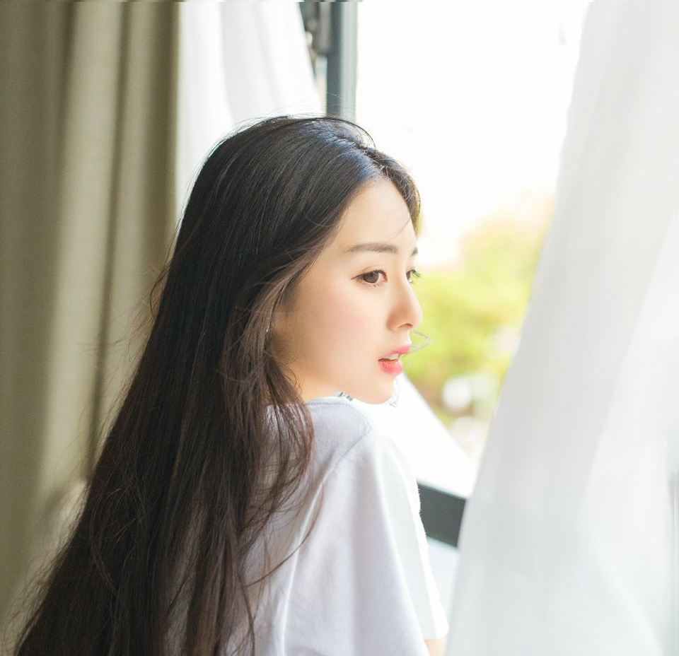交朋友不求多，只求善，只求真。真正了解自己的，会陪着我们哭，陪着我们笑。天空中的雨滴，只因志同道合，真情相见，才能汇集成河，奔突于大地之上。做人需淡泊，方能无忧；交人要真诚，才能长久。